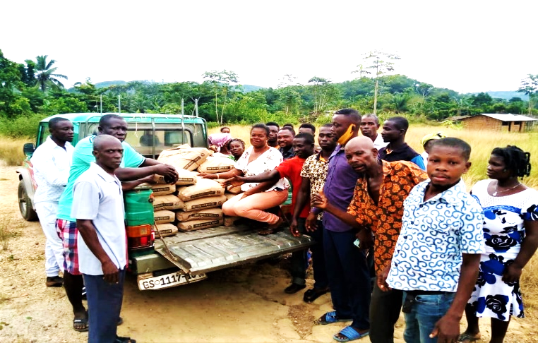 Jomoro Yaa Asantewaa Donates Bags of cement at Apata Ase 